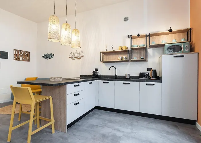 Centro Storico Loft Con Parcheggioprivatogratuito * Loano