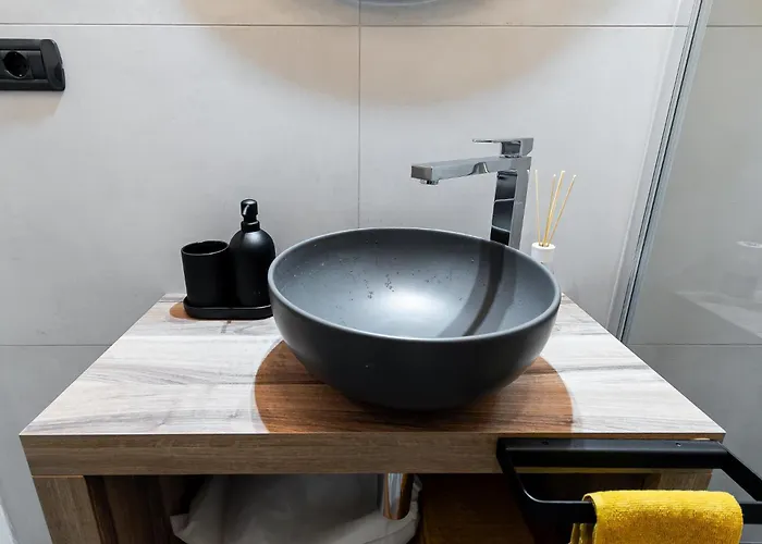 Centro Storico Loft Con Parcheggioprivatogratuito * Loano